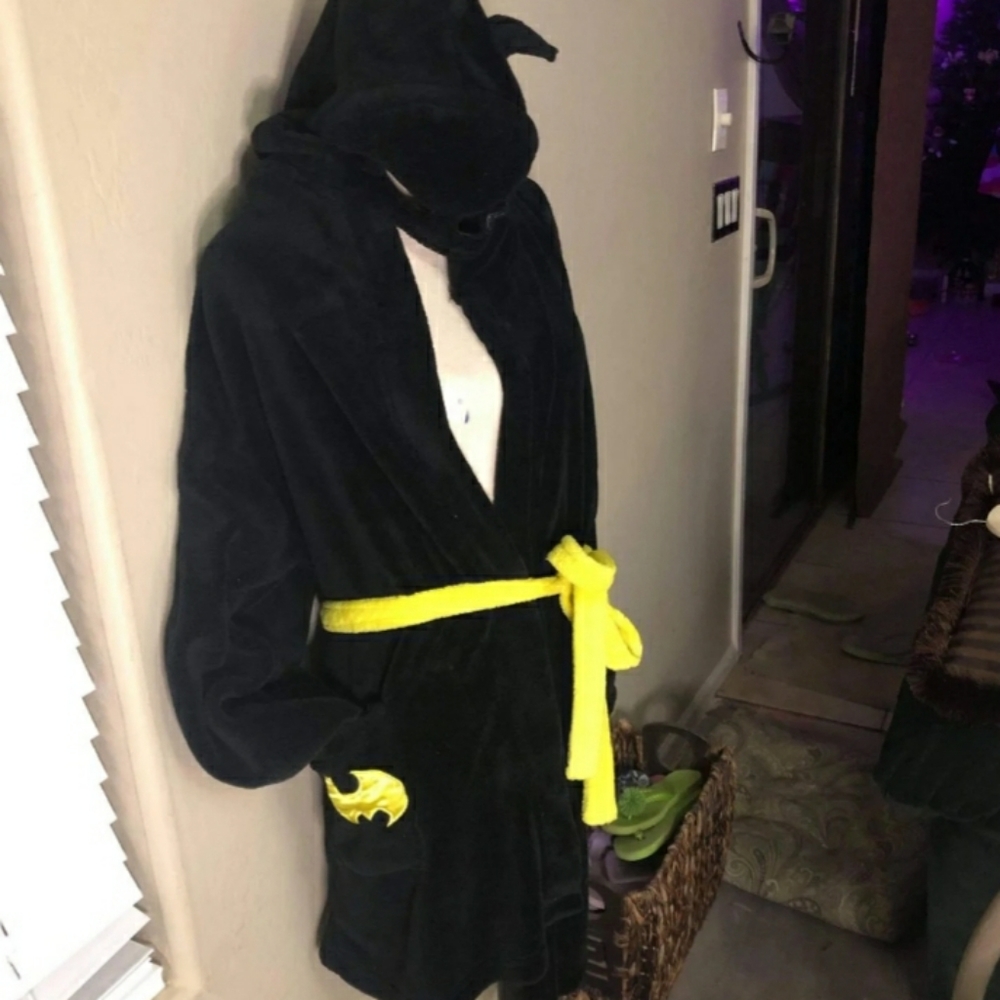 Batman Robe - Picture 2 of 6